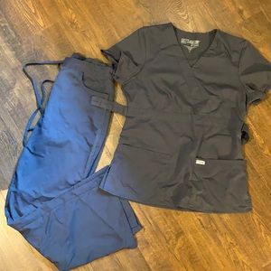 Grey’s Anatomy grey scrubs